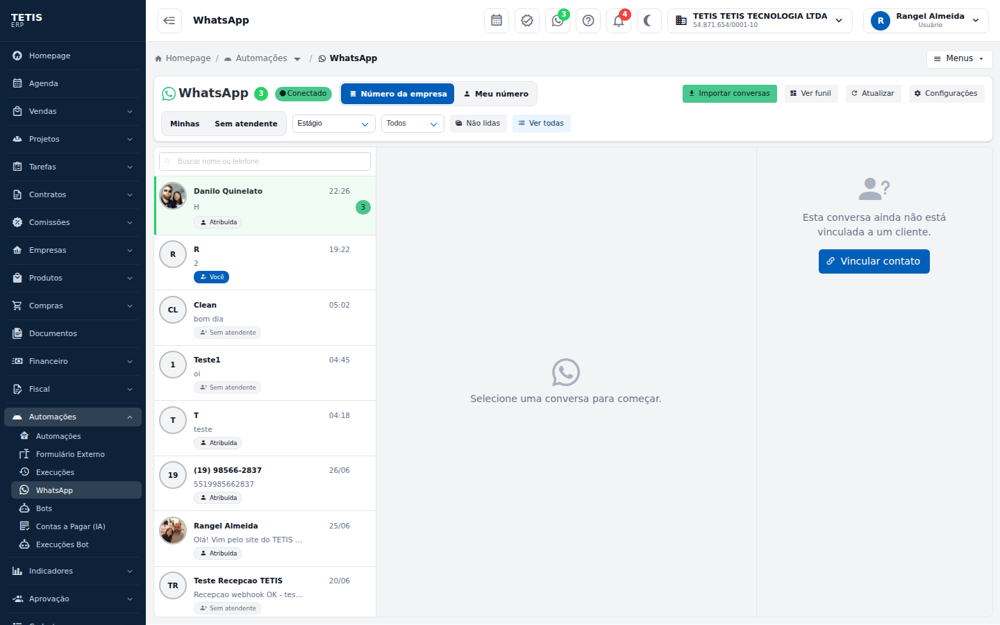 Inbox de WhatsApp do TETIS em três colunas: lista de conversas, chat e ficha do cliente